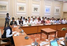 पत्रकारांच्या मागण्यासंदर्भात राज्य शासन सकारात्मक -ज्येष्ठ पत्रकारांच्या सन्मान योजनेच्या अटीसंदर्भात पत्रकार संघटनांच्या सूचना घेऊन प्रस्ताव सादर करा -मुख्यमंत्री देवेंद्र फडणवीस