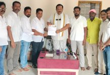 आ. डॉ. धर्मरावबाबा आत्राम यांना निवेदन : उन्हाळी धान खरेदी केंद्र तातडीने सुरू करण्याची बानय्या जनगाम यांची मागणी -शेतकऱ्यांची लूट थांबवा,खरेदी केंद्र तातडीने सुरू करा” – बानय्या जनगाम
