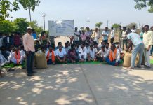 तप्त उन्हात शेतकऱ्यांचा एल्गार; दोन तास महामार्ग ठप्प -ऊन्हाळी धान खरेदी केंद्रासाठी नारायणपूर येथे चक्काजाम